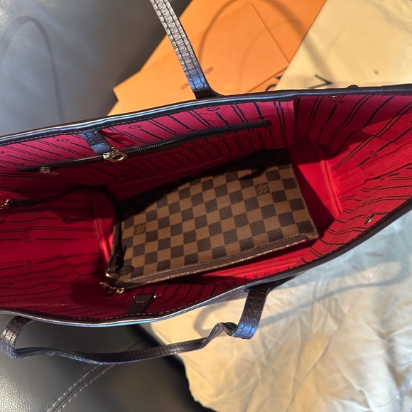 Louis Vuitton Neverfull MM - Picture 5 of 11